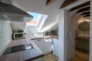 Fridge, microwave, coffee/tea maker, electric kettle - Katty's boutique place at the heart of Dubrovnik (Dubrovnik)