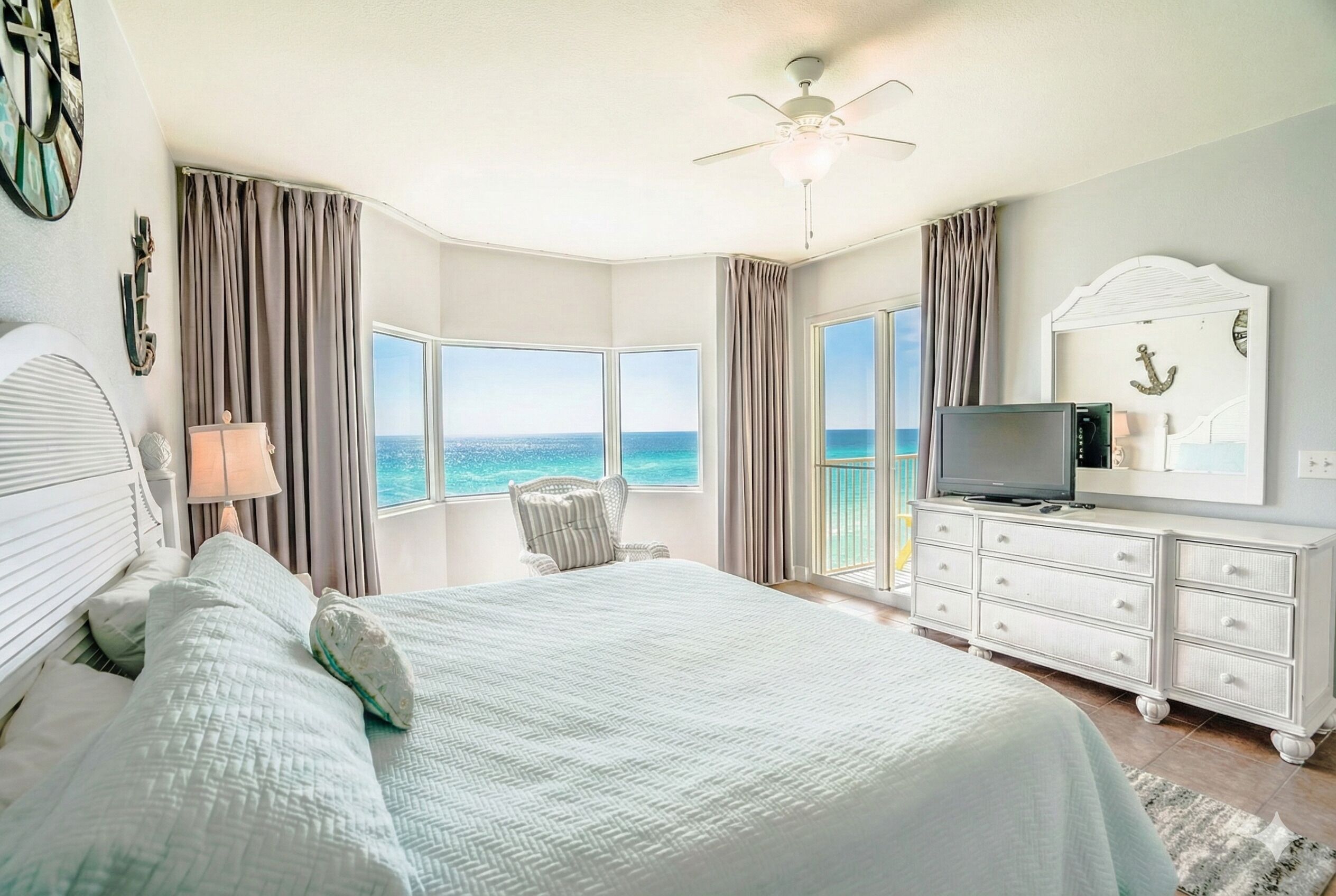 3 habitaciones, escritorio, tabla de planchar con plancha y wifi gratis 