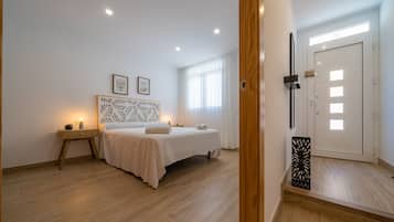 3 slaapkamers, een strijkplank/strijkijzer, gratis wifi, beddengoed