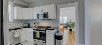 Hip Cooper Young Gem with Game Room  - Walk to Food, Coffee, Bars & Liberty Bowl