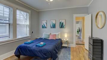 3 bedrooms, desk, iron/ironing board, travel crib