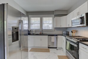 Fridge, microwave, oven, stovetop - Renovated Cooper-Young Bungalow w/ Game Room • Walk to Food, Bars & Liberty Bowl (Memphis)