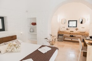 6 bedrooms, in-room safe, desk, iron/ironing board