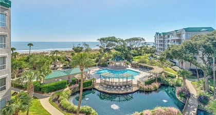 Renovated/Direct Ocean FT/1BR/1.5BA/Pool/Spa/Walk-in Shower/Roku Smart TVs/WiFi