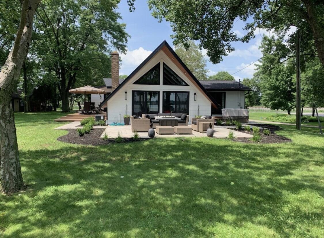 Beautifully Remodeled Waterfront Home with Amazing Bunk Bedroom