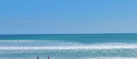 Una playa cerca