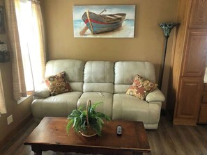 Smart TV - Fisherman's Landing - Large Groups up to 30 (Langston)