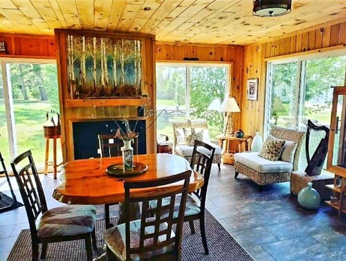 Charmed Life Cottage on Lake Michigan w/private beach!