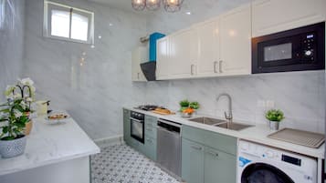 Fridge, microwave, oven, stovetop