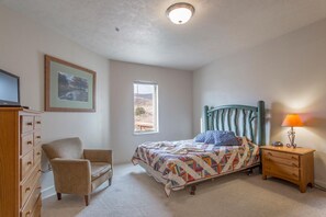 3 chambres, fer et planche à repasser, Wi-Fi gratuit, draps fournis