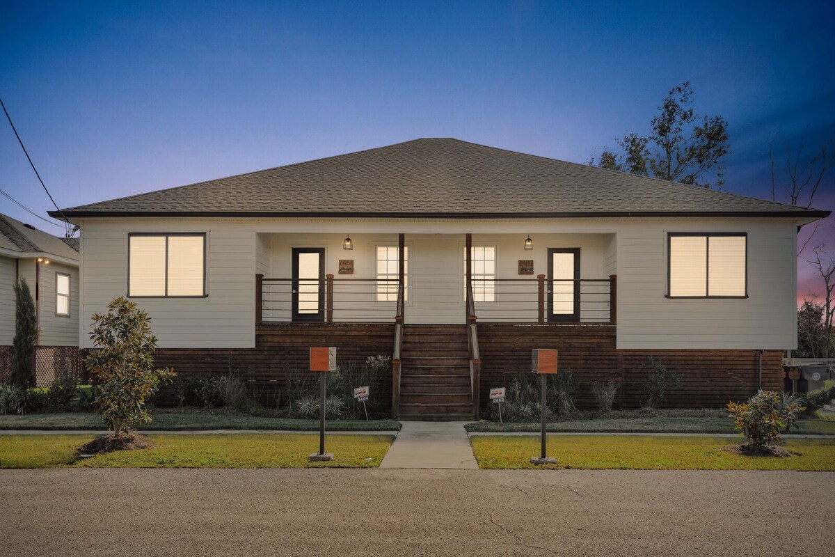 3BD/2BA with Bar & 24HR Security Patrol for Subdivision