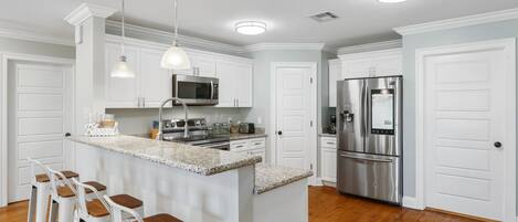 Coffee/tea maker, waffle maker