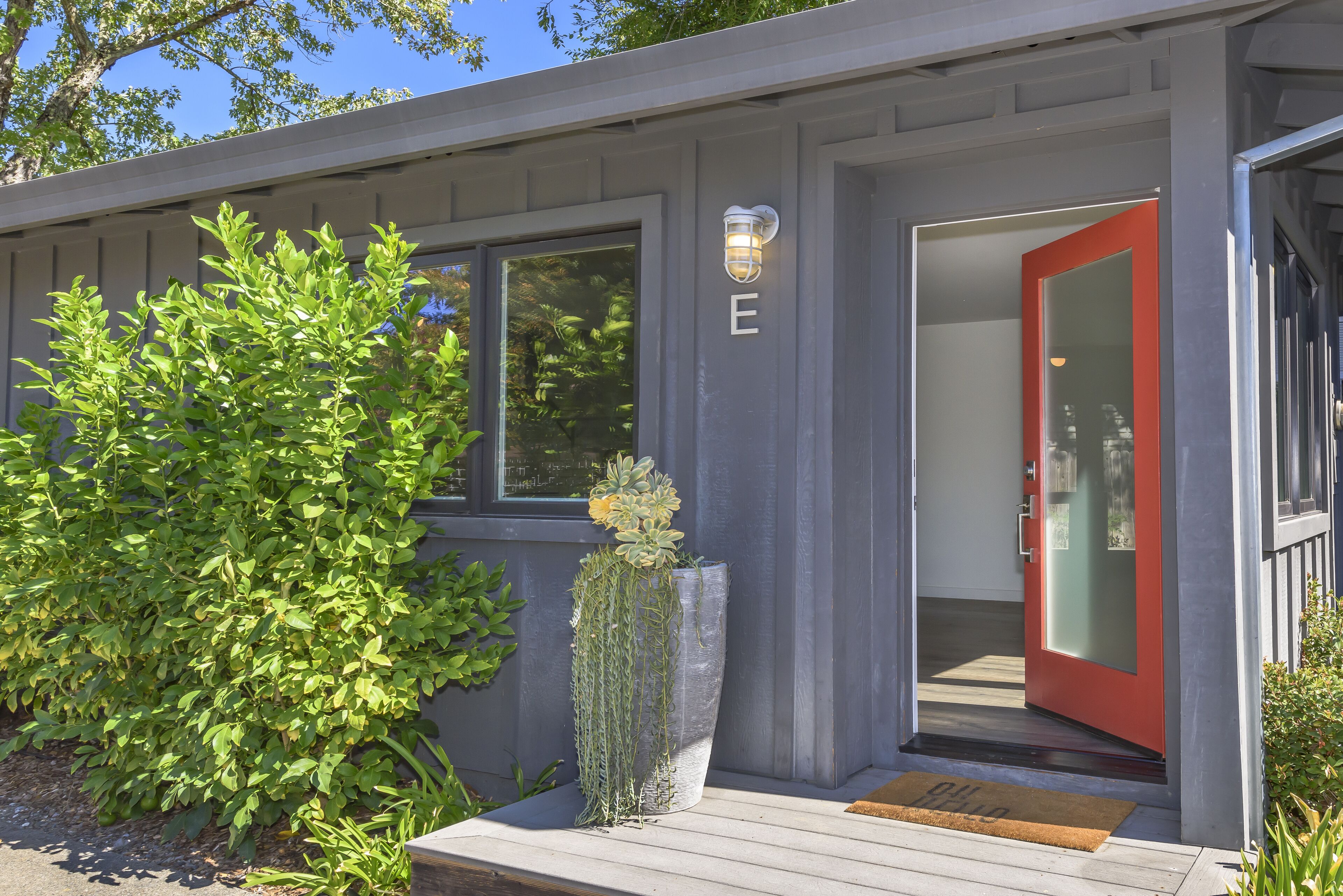 Charming Matheson Modern Townhome 2 Blocks from Healdsburg Plaza