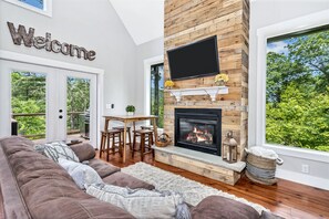 Smart TV, chimenea y videojuegos 