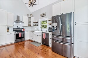 Fridge, microwave, oven, stovetop - Hilltop Haven w/ Hot Tub, Mountain Views & Game Room (Black Mountain)