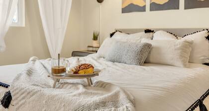 King Bed, Large Sectionals, Kids Area, Outdoor Living! Curated & Cozy Scandi!