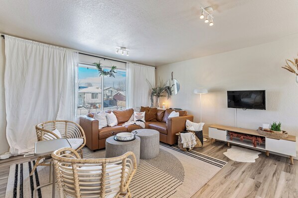 Téléviseur connecté, foyer, livres