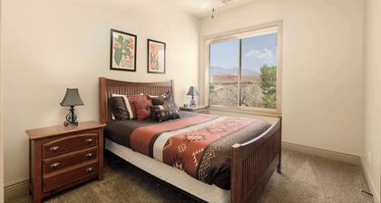 Top Floor Privacy | Outdoor Fireplace, Sleeps 8