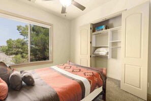 3 chambres, fer et planche à repasser, Wi-Fi, draps fournis