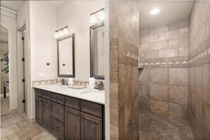 Shower, hair dryer, towels, shampoo - Top Floor Privacy | Outdoor Fireplace, Sleeps 8 (Hurricane)