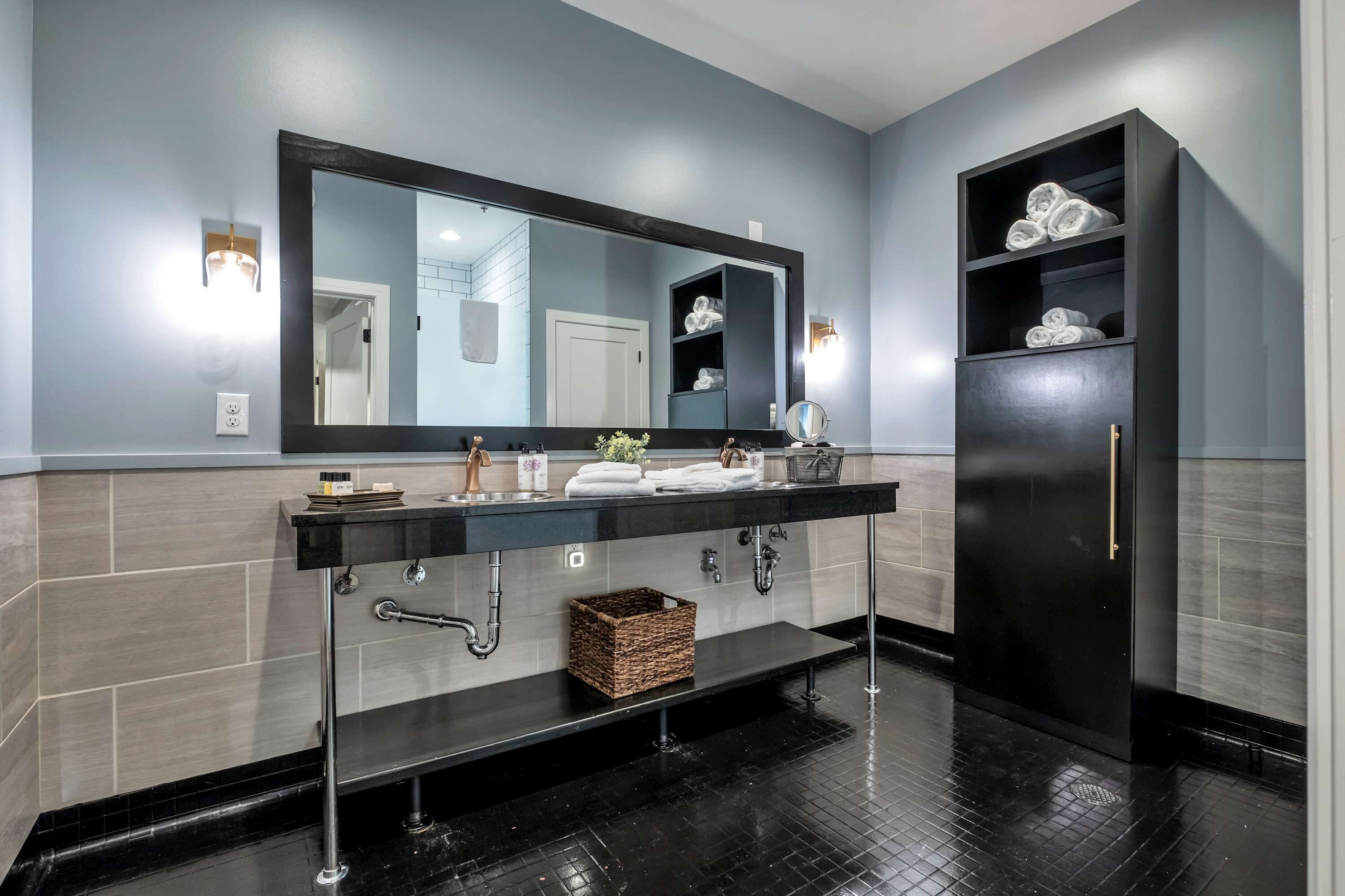 Modern Suite 6BR by Maddox Hotel Reviews, Deals & Photos 2026