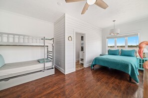 5 bedrooms, desk, iron/ironing board, free WiFi