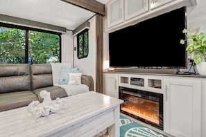 تلفزيون ذكي، مشغل دي في دي، كُتُب، مكتبة فيديو