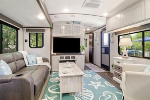 تلفزيون ذكي، مشغل دي في دي، كُتُب، مكتبة فيديو