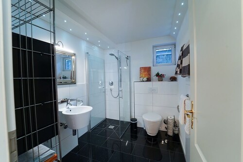 Vacation apartment 47 sqm in the basement, bright and modern, quiet with shared use of the garden