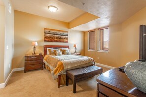3 bedrooms, desk, iron/ironing board, free WiFi - Large 3rd Fl Corner Unit, 2BR+Loft, 2.5BA, Sleeps 4 (Park City)