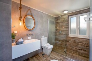 Dusche, Haartrockner, Handtücher, Seife
