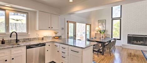 Fridge, oven, stovetop, dishwasher