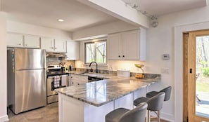 Kylskåp, ugn, spishäll och diskmaskin