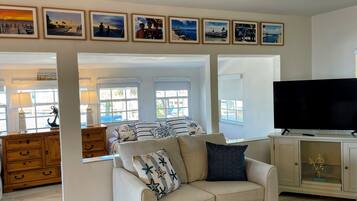 Superior Cabin | Free WiFi, bed sheets