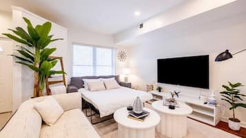 3 bedrooms, desk, iron/ironing board, travel crib