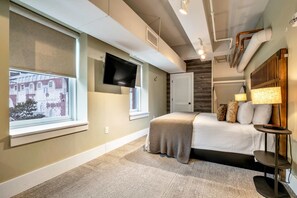 6 bedrooms, iron/ironing board, WiFi, bed sheets