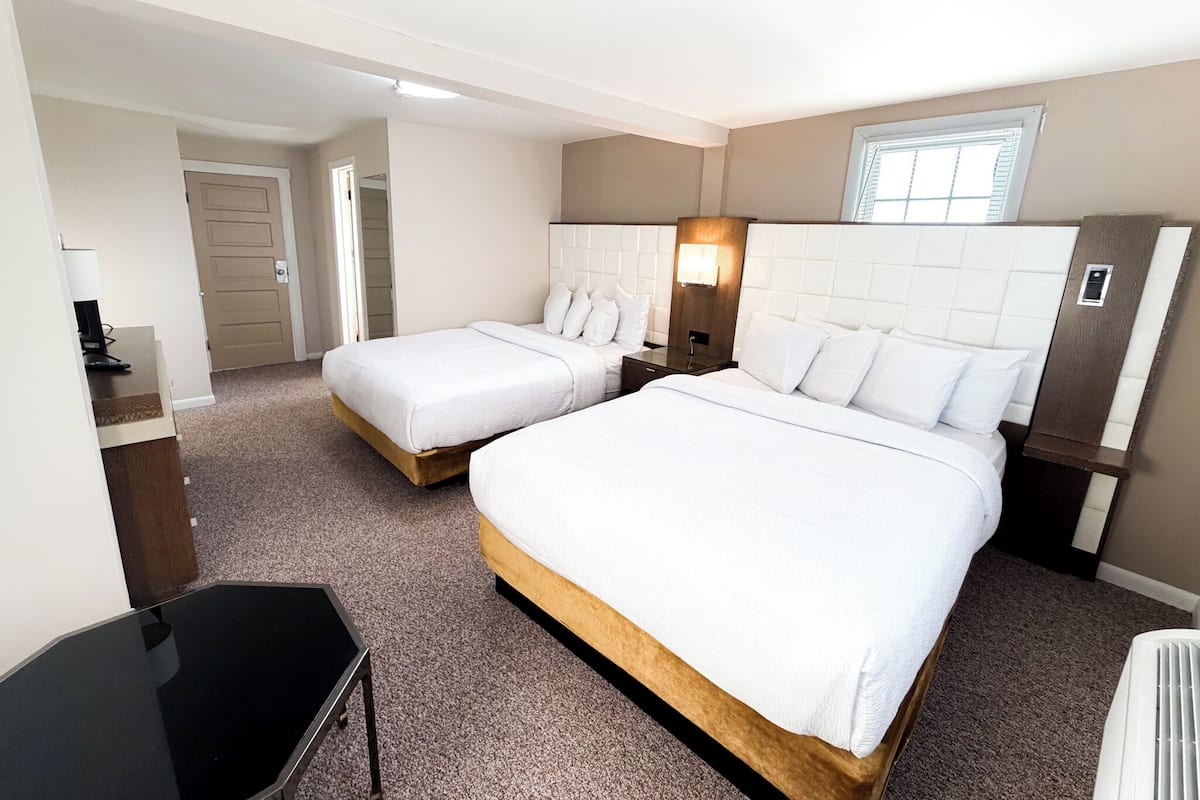 Deluxe Room, 2 Queen Beds, Non Smoking, Bay View