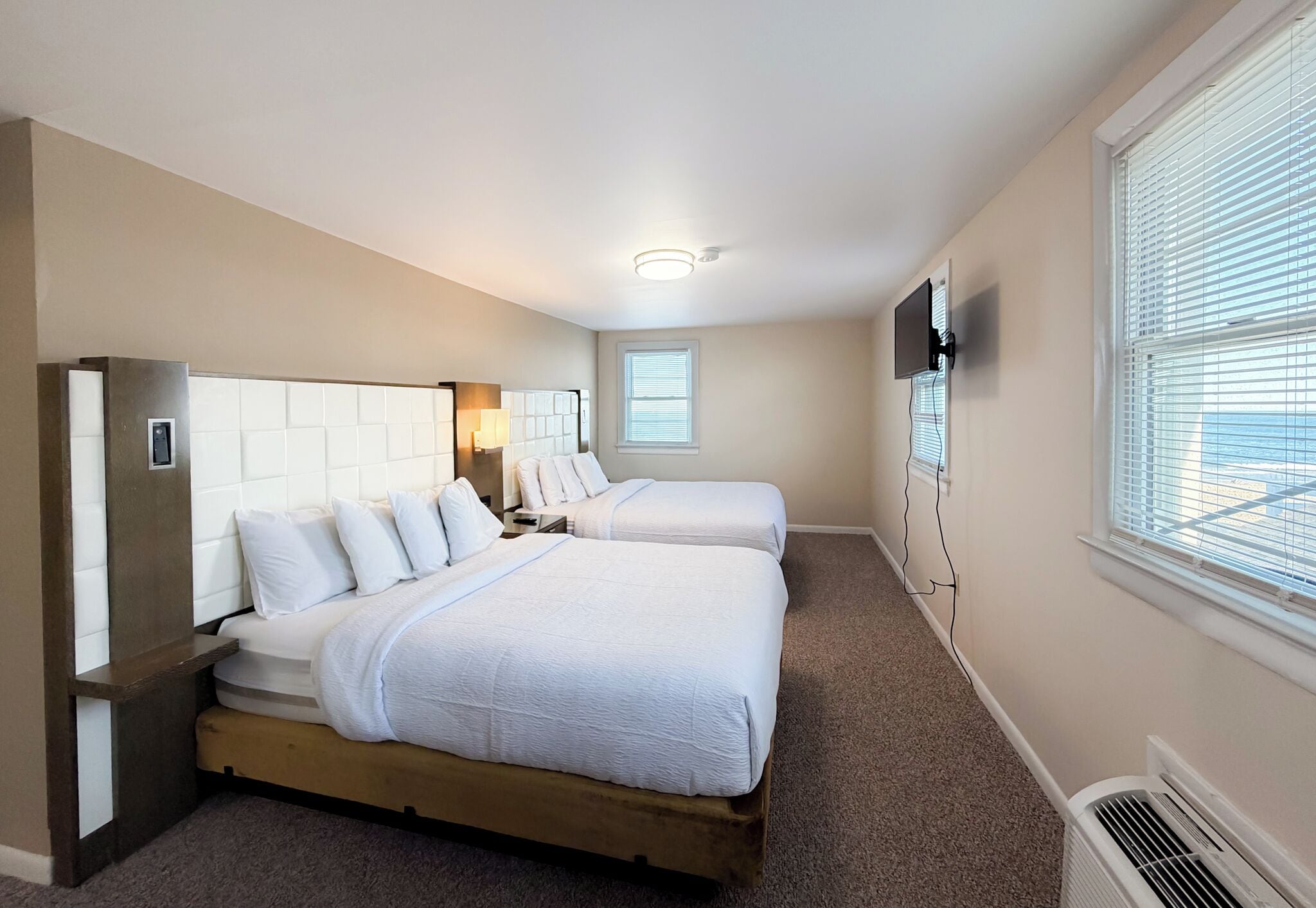 Deluxe Room, 2 Queen Beds, Non Smoking | Bathroom