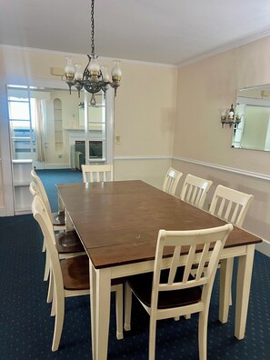 Dining - Majestic Hotel & Apartments (Ocean City)