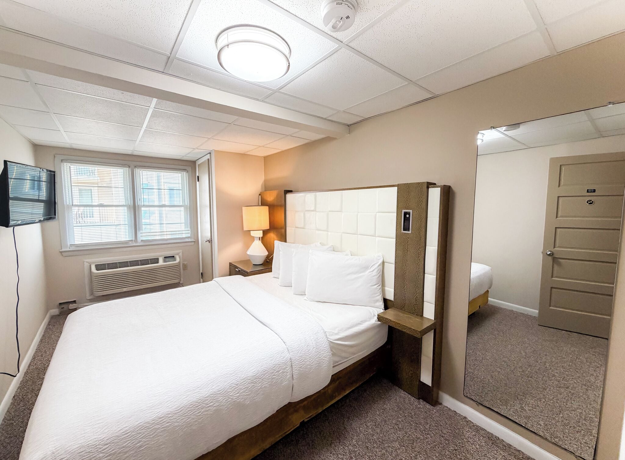 Deluxe Room, 1 Queen Bed, Non Smoking