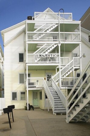 Exterior - Majestic Hotel & Apartments (Ocean City)