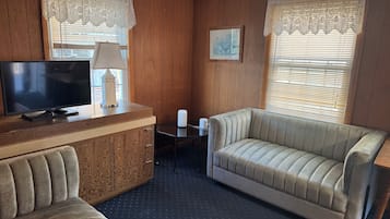 Deluxe Apartment, 2 Bedrooms, Non Smoking | Living room