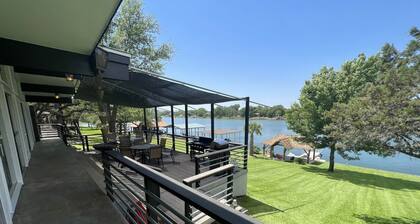 Retro Lakehouse - A Touch of Cabo, Vacation Paradise on Lake LBJ
