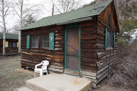 外観. Cabin 1 at Sportsman’s Lodge, Rustic Cabin 1 at Sportsman's Lodge
