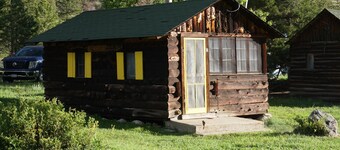 Cabin 2 at Sportsman’s Lodge, Rustic Cabin 2 at Sportsman's Lodge