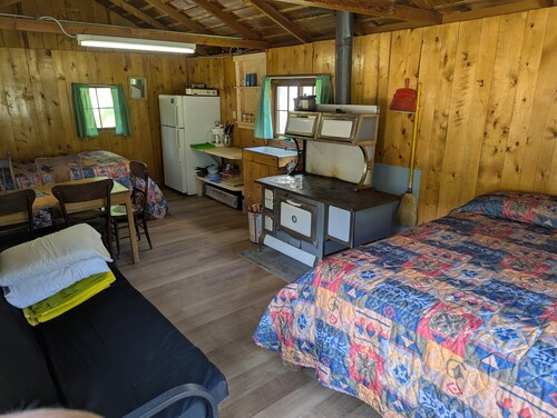 Cabin 3 at Sportsman’s Lodge, Rustic Cabin 3 at Sportsman's Lodge
