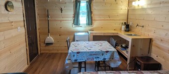 Cabin 4 at Sportsman’s Lodge, Rustic Cabin 4 at Sportsman's Lodge