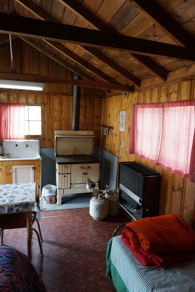 Cabin 5 at Sportsman’s Lodge, Rustic Cabin 5 at Sportsman's Lodge