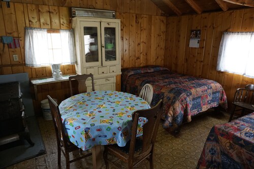 Cabin 6 at Sportsman’s Lodge, Rustic Cabin 6 at Sportsman's Lodge