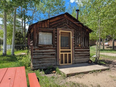 Cabin 10 at Sportsman’s Lodge, Rustic Cabin 10 at Sportsman's Lodge